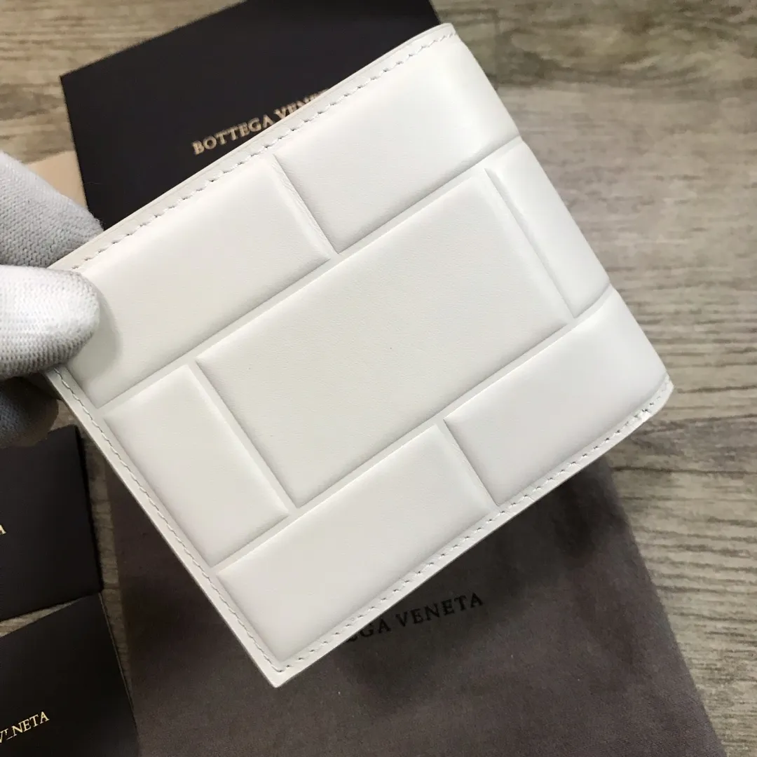 Padded leather wallet • 8 card slots, 1 bill compartment and 2 additional compartments • Check pattern nappa padding exterior • Smooth calfskin lining 778#